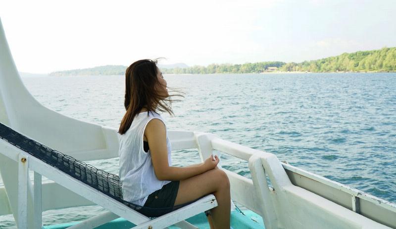 Ảnh minh họa cảnh bình minh hoặc hoàng hôn trên biển Côn Đảo, tạo không khí trầm lắng, suy tư